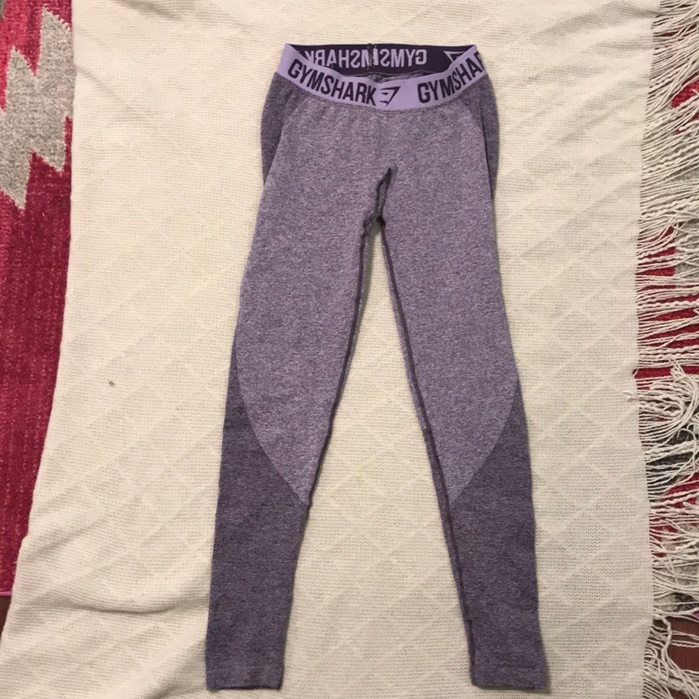 Gym shark leggings